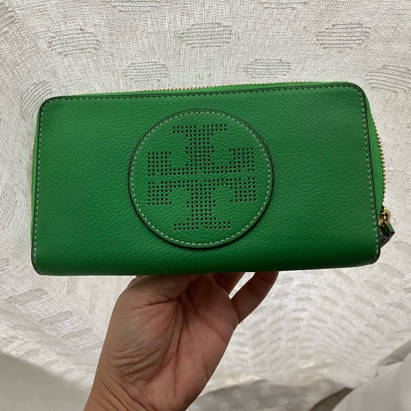 Tory Burch Continental sized wallet - Picture 1 of 9